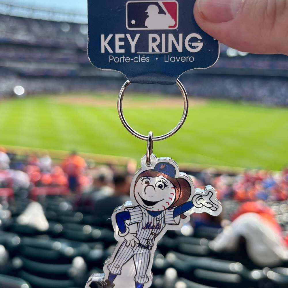 New York Mets Keychain Mrs. Met 2025 Citifield NEW!